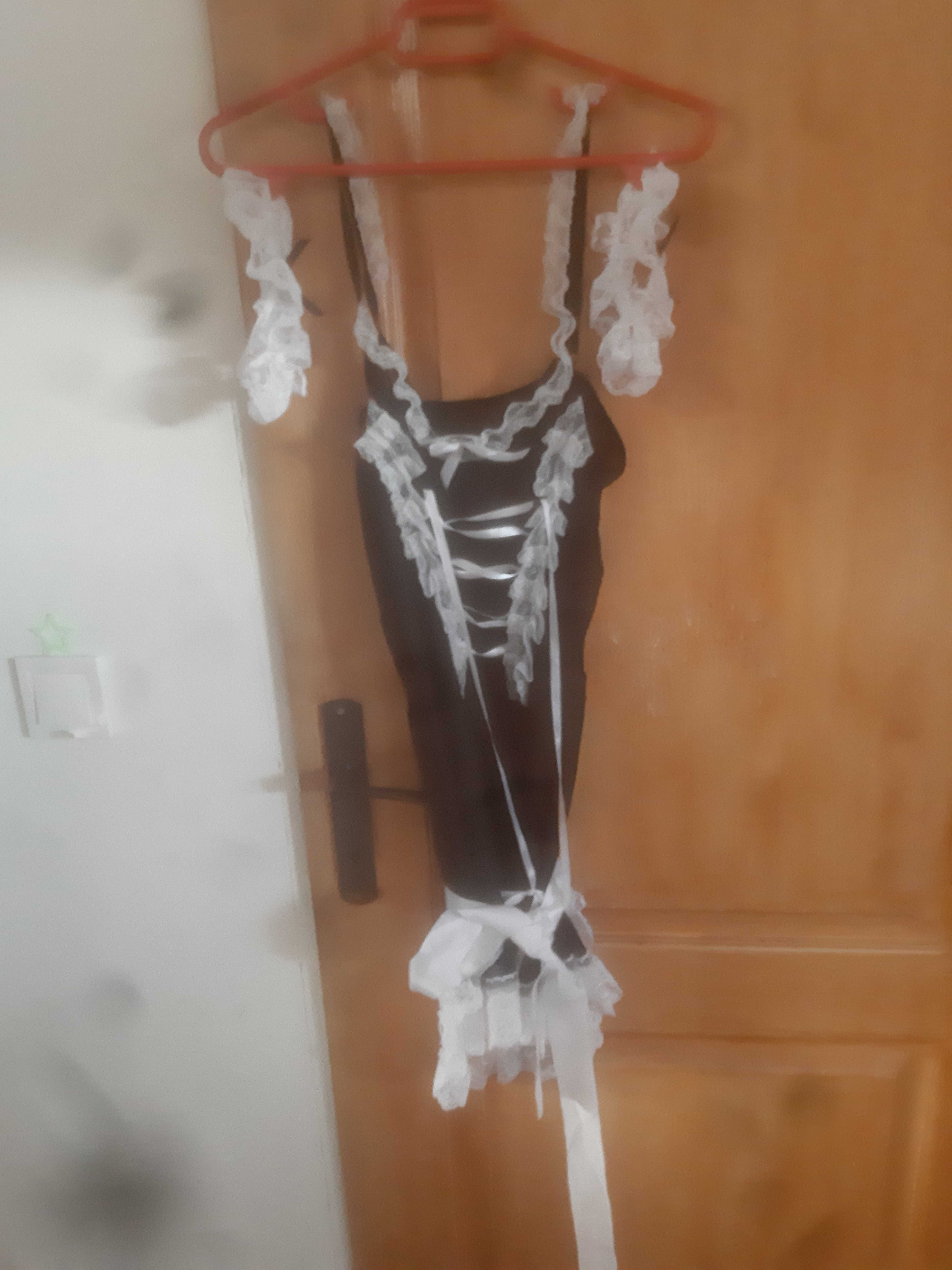 Costum menajera nou