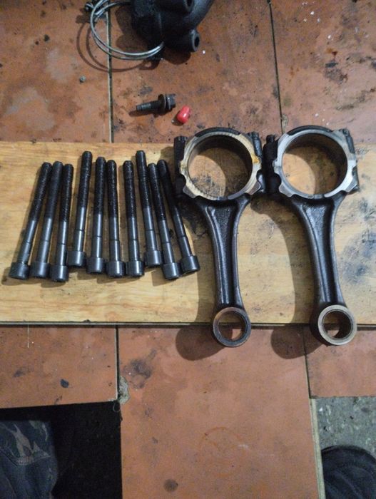 Продам шатуны Тойота Карина е