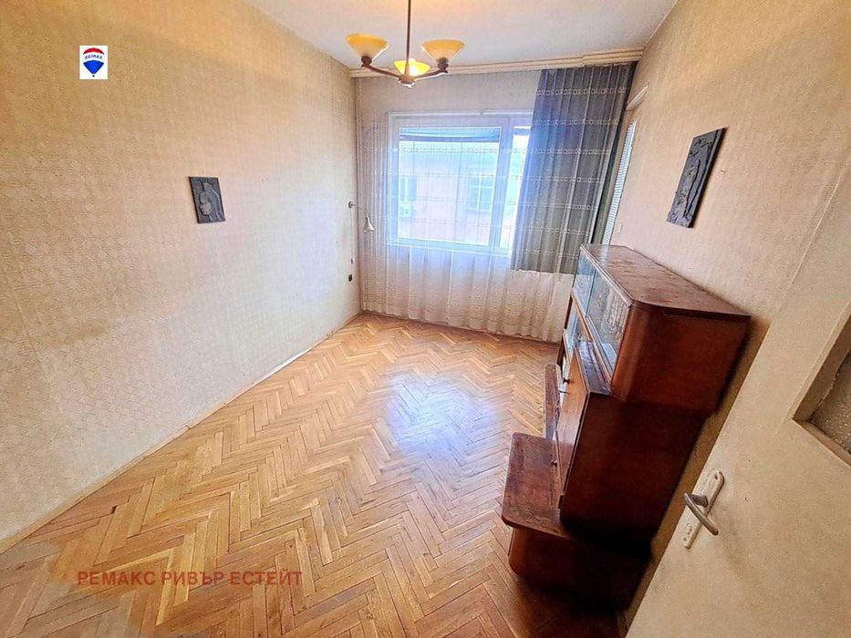 Тристаен апартамент е Центъра