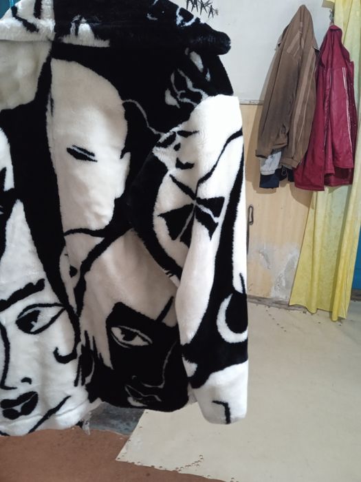 Продам зимнию шубу в хорошем качестве тёплая за 10000 тысяч тенге