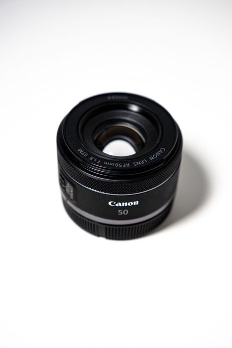 Продавам комплект Canon EOS RP full frame + обективи