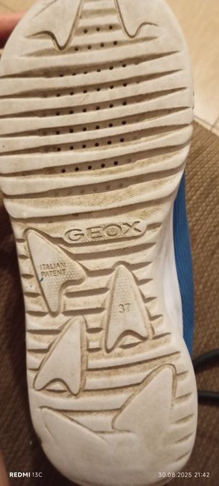 Adidași cu lumini în talpă geox