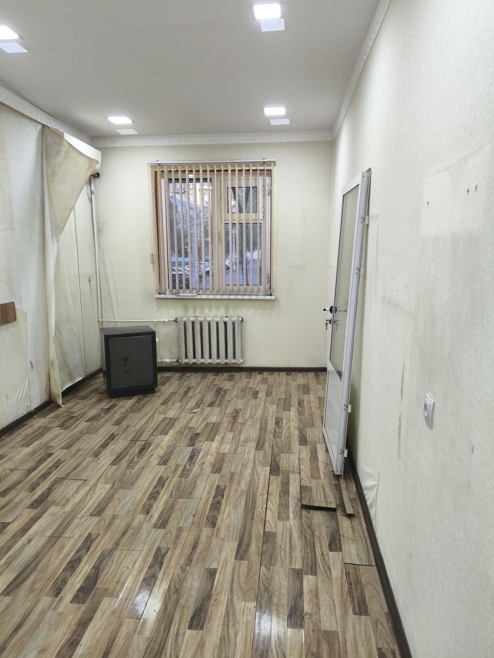 Продается офис в центре города! Ойбек, 26м²