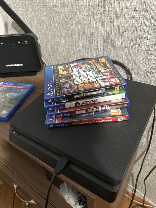Playstation 4 slim+четири игри