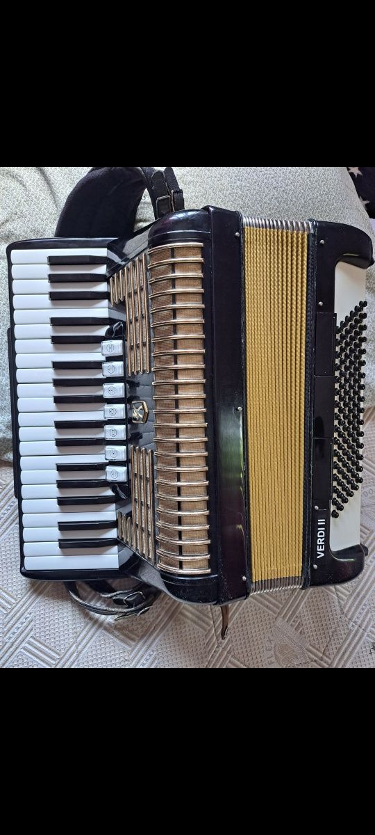 Vând acordeon Hohner