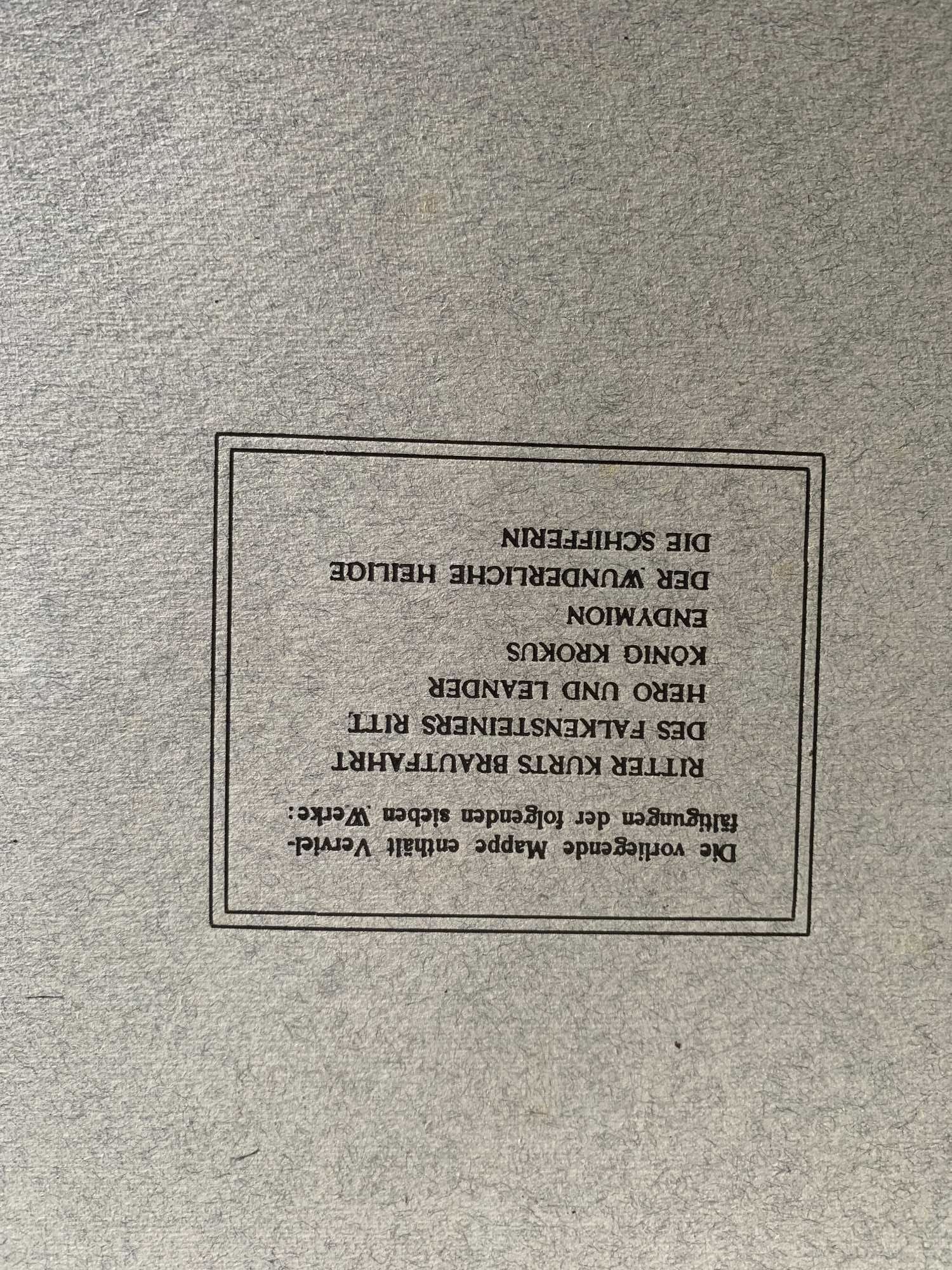 книга с музейни отпечатъци