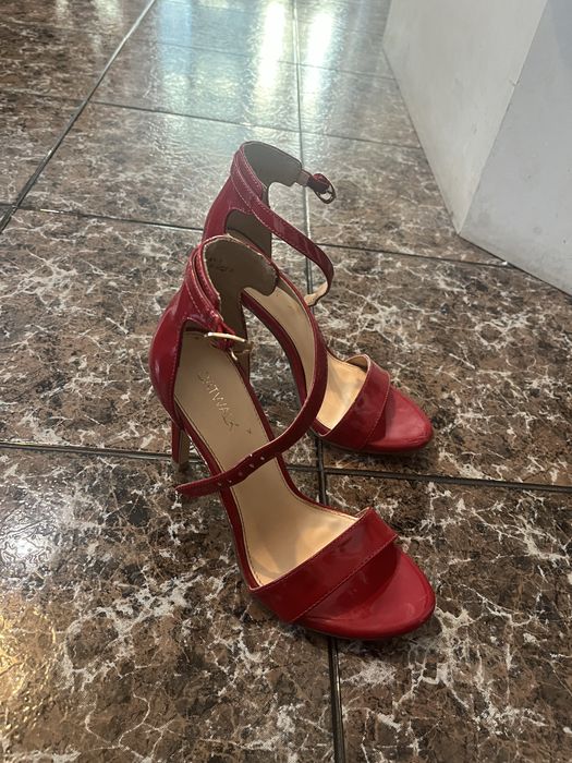 Червени сандали на ток 37 номер