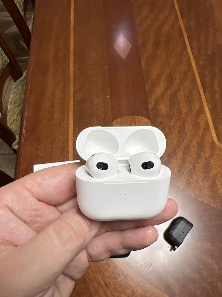 Air pods 3 цвет белый