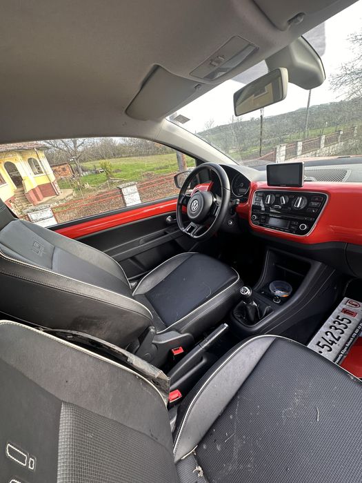 Volkswagen UP - цяла или на части