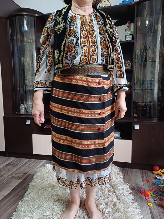 Costum popular antic