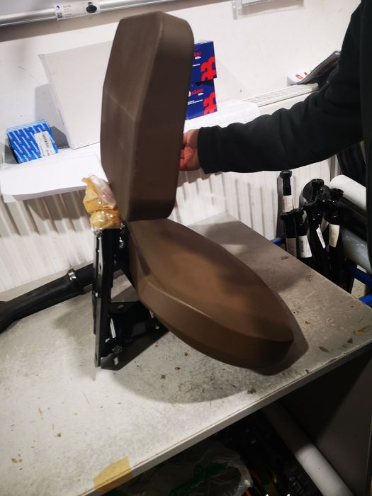 Scaun pasager tractor john deere original preț 910 lei tel