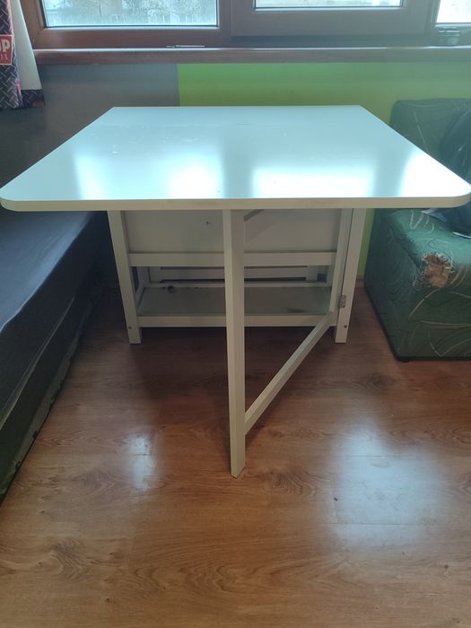 Сгъваема маса с четири чекмеджета