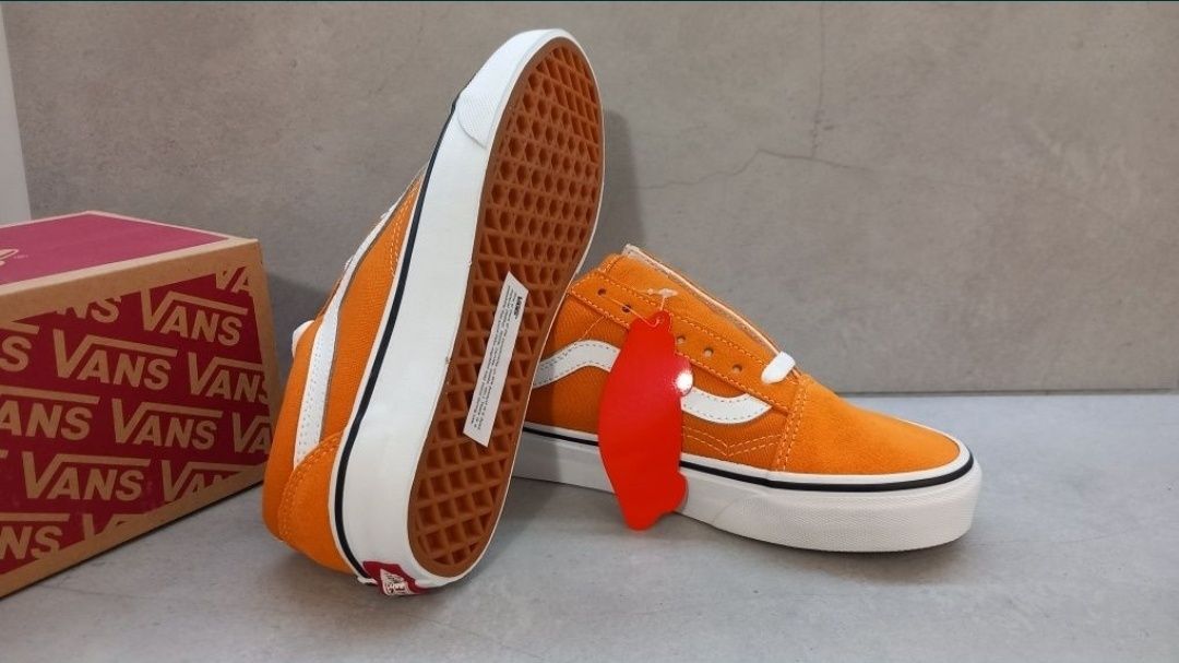Обувки на едро Vans Gola PMG