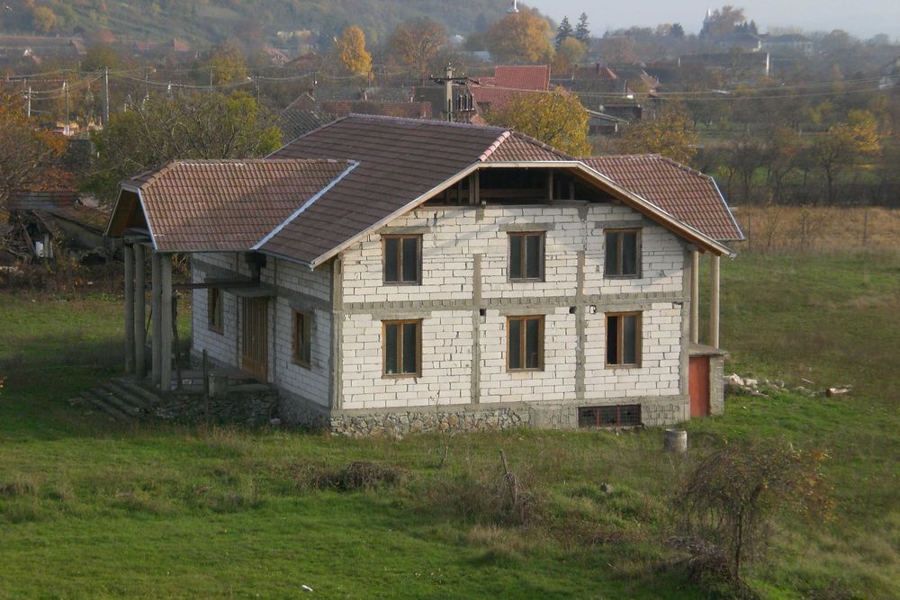 Casă cu 2151 m2 de vânzare, în Păuliş