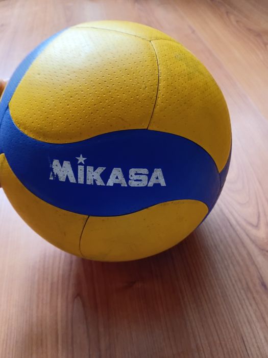 Отличный волейбольный мяч бери и играй!