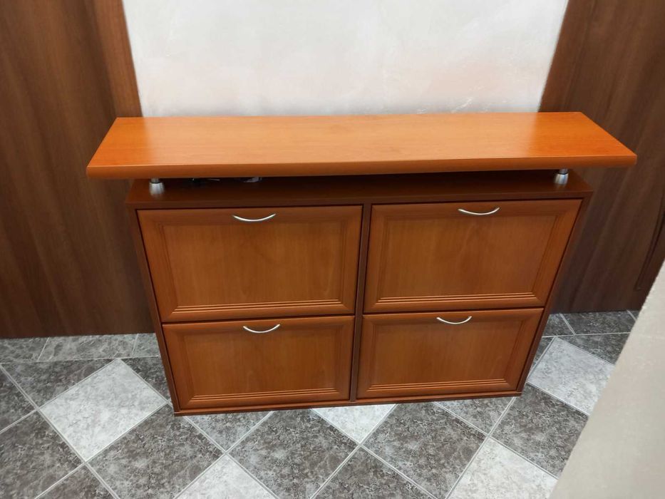 Шкаф за обувки много запазен
