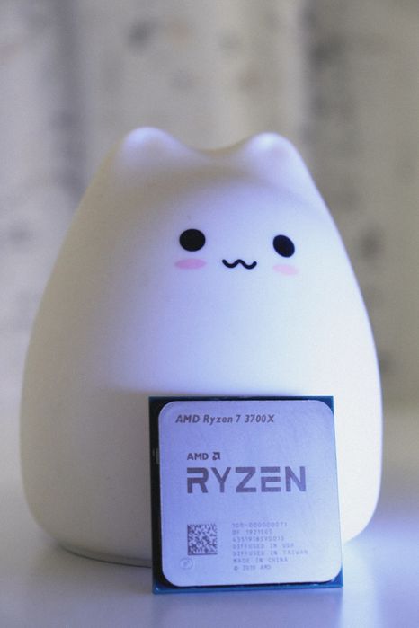 AMD Ryzen 7 3700X – 8 nuclee / 16 thread-uri, stare impecabilă