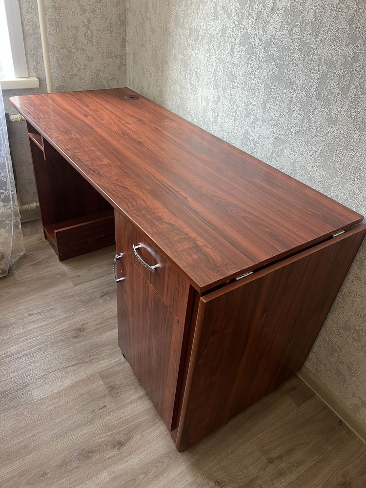 Стол компьютерный, письменный