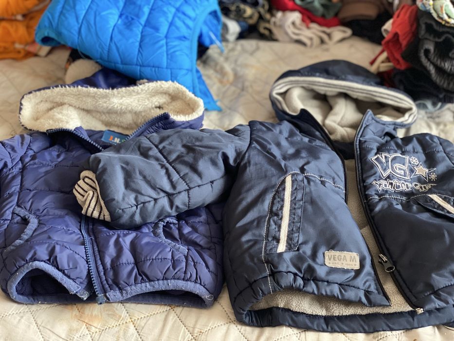 Подарявам дрехи за момче (98размер) и за момиче (80-86размер)