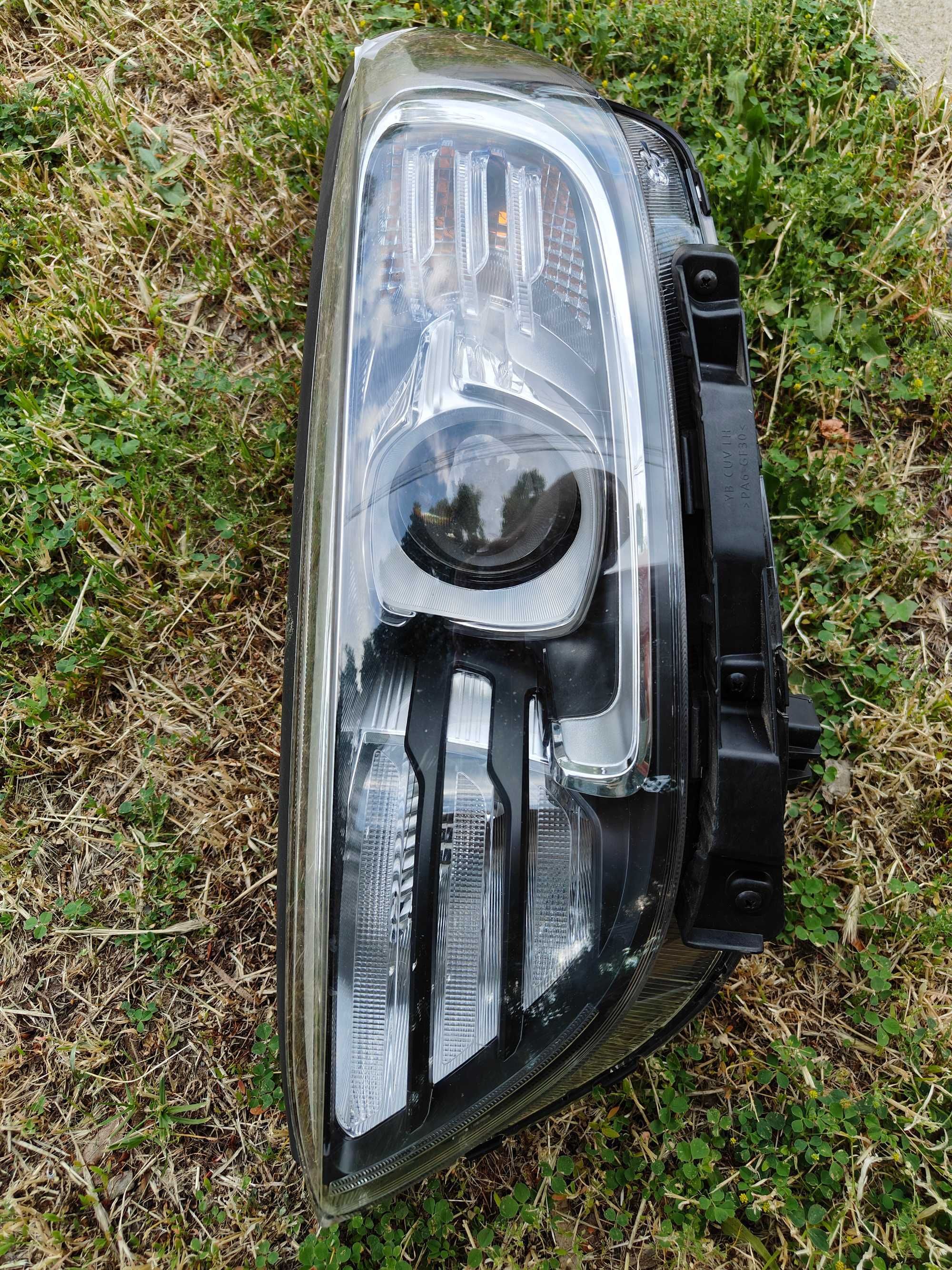 Ляв фар Kia Stonic Киа Стоник 92101H8500 LED 92101-H8