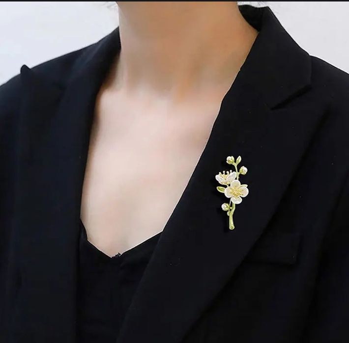 Брошь Новая бижутерия