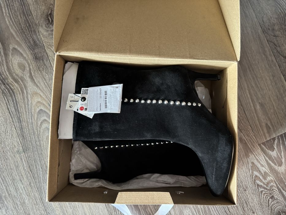 Продам новые женские сапоги Zara из натуральной замши