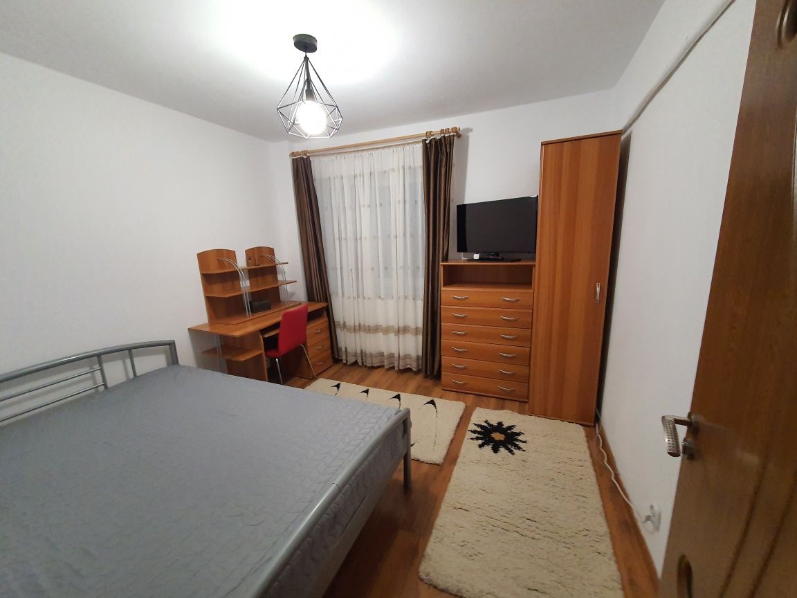 Închiriez apartament 3 camere Brazda