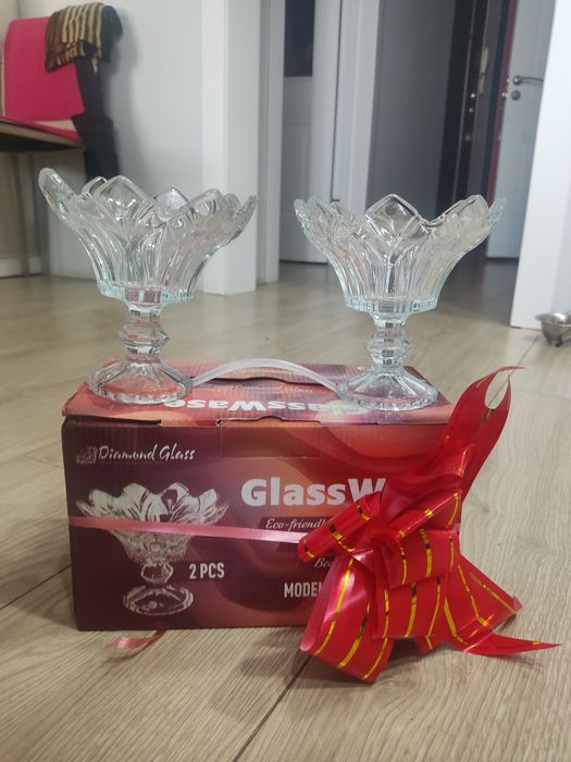 2 стеклянные вазочки в коробке