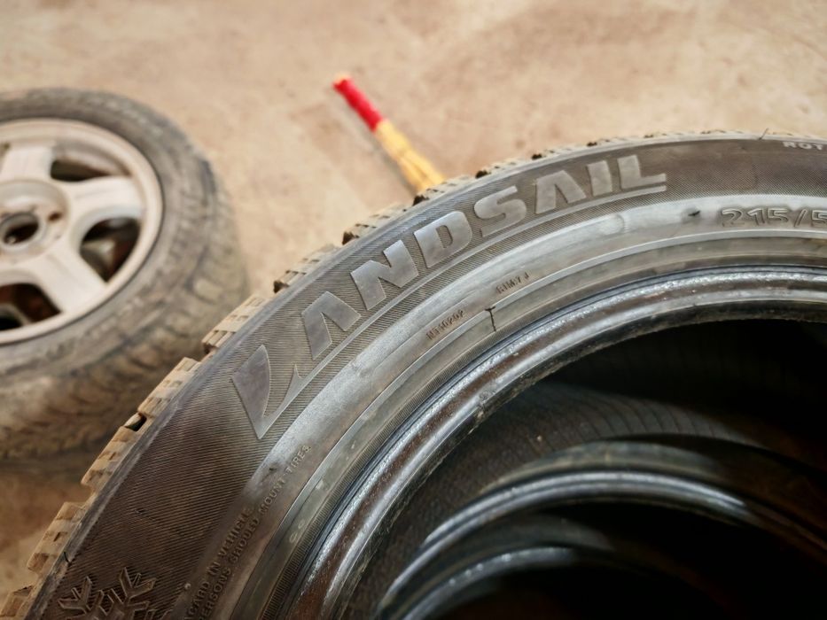 Продам резину 215/55/17