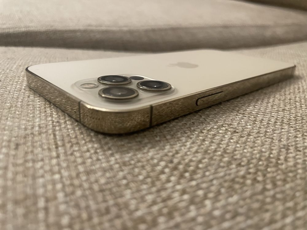 i phone 12 pro  gold като нов