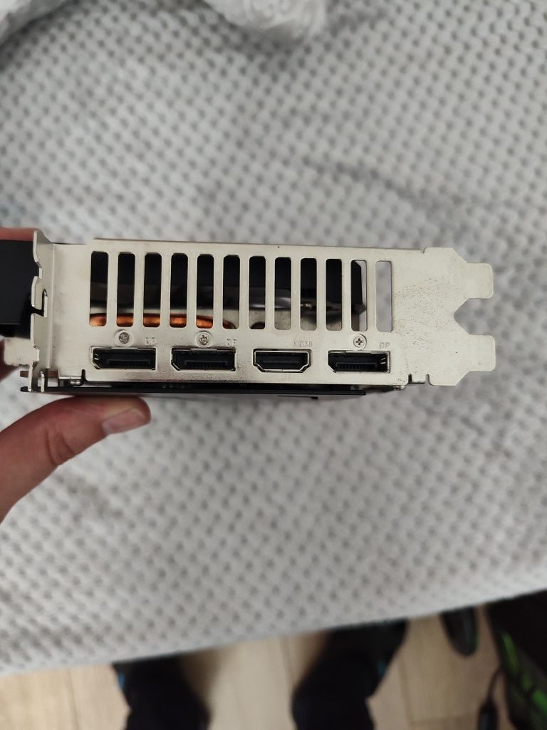 Продавам видео карта Asrock Challenger Pro RX 6700 XT 12GB