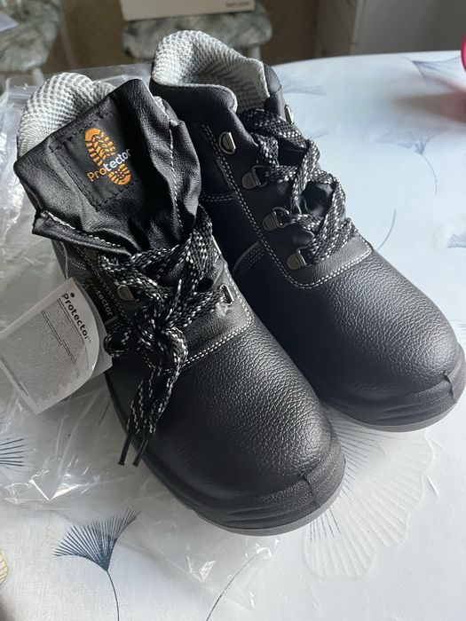 Сапоги рабочие,новые и ботинки.