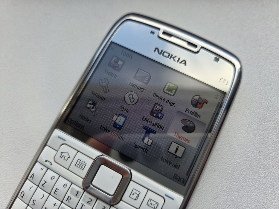 Nokia E71 QWERTY