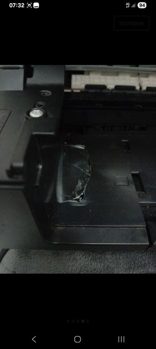 Vand imprimanta epson xp215 primita de la cineva, cartusele sunt goale