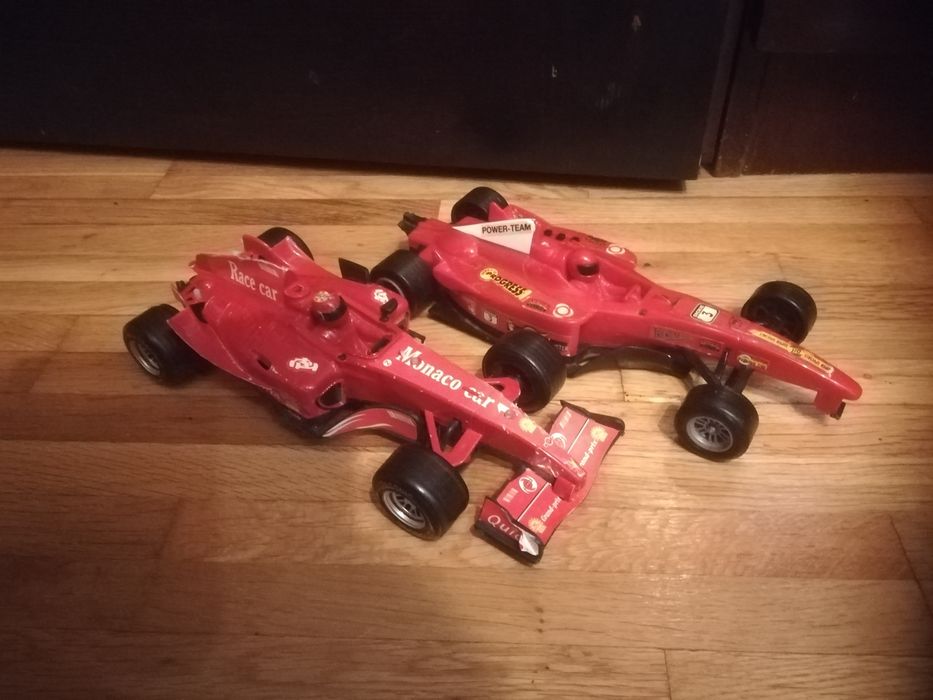 Оригинални Ферари коли, едната е музикална