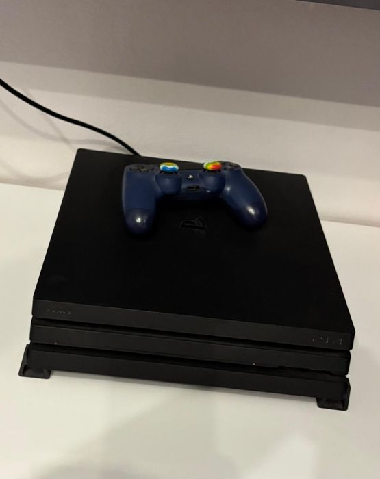 Vând PS4 SLIM de 1 TB  800 lei