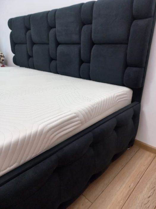 Vând Pat tapițat nou