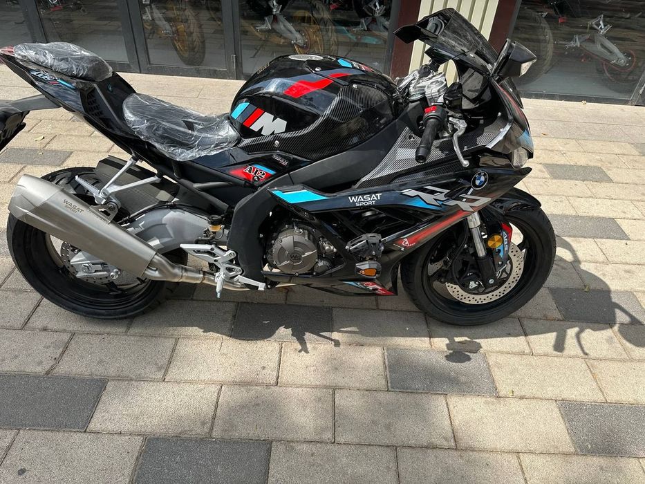 BMW M 1000 RR 6oy kafoloti bilan