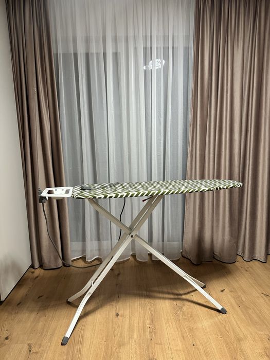 Masa de calcat cu priza