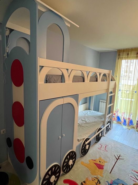 Дизайнерско двуетажно легло–локомотив