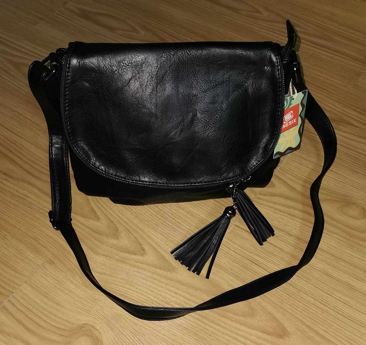 Продавам Чанти и Колани