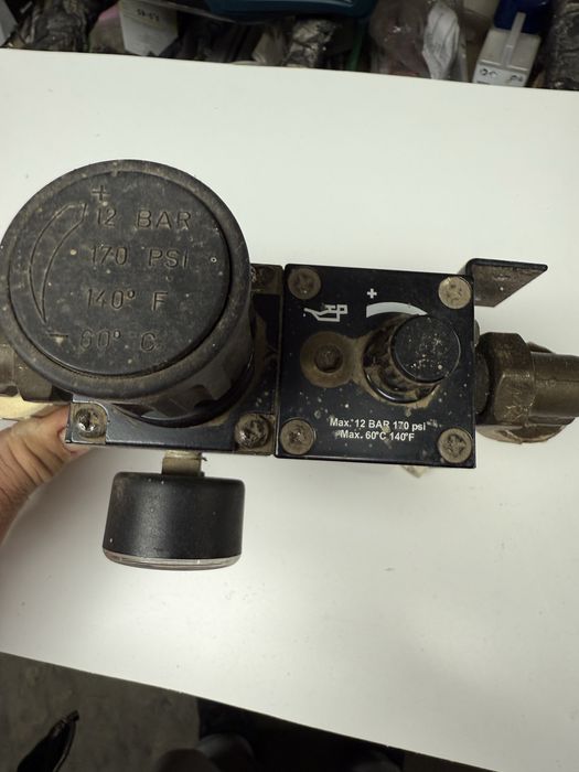 Filtru , regulator, lubrificator