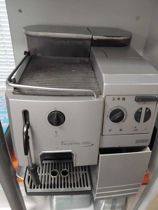 Кафе машина професионална + подарък консумативи