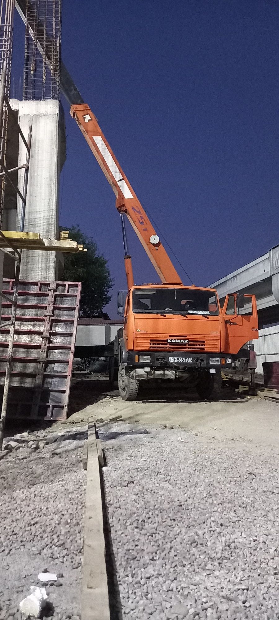 Avto kran xizmati. Услуга автокран  28 metr 25 tonna