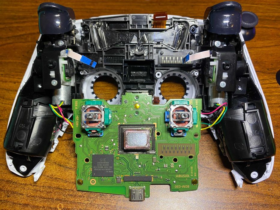 Service Console Manete PlayStation & Xbox | Curatare Upgrade Reparatii