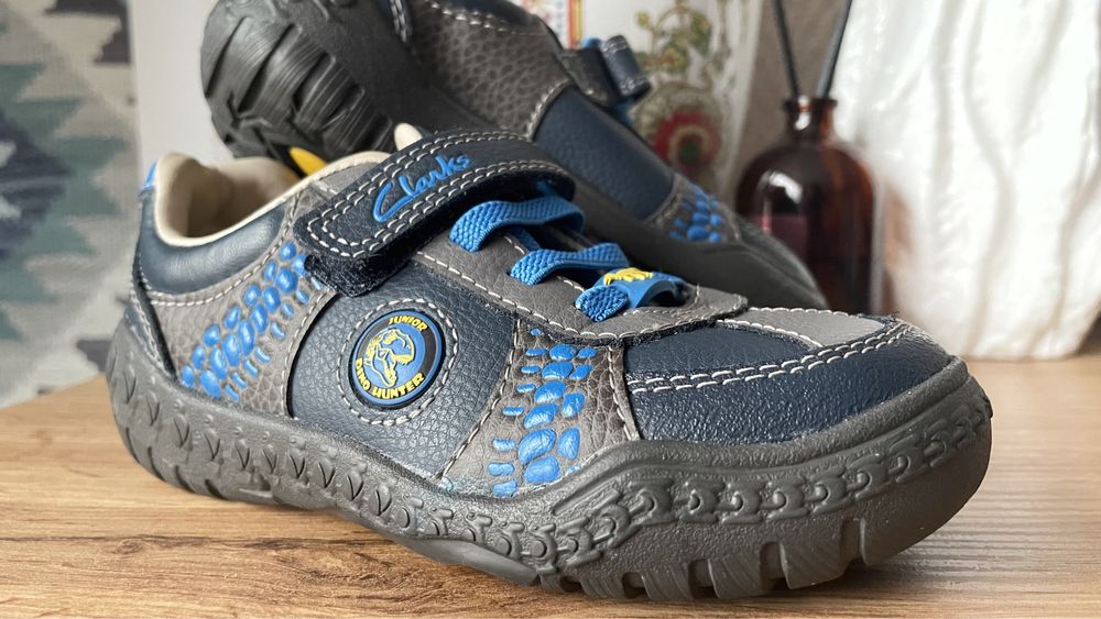 Нови детски кожени обувки Clarks номер 26