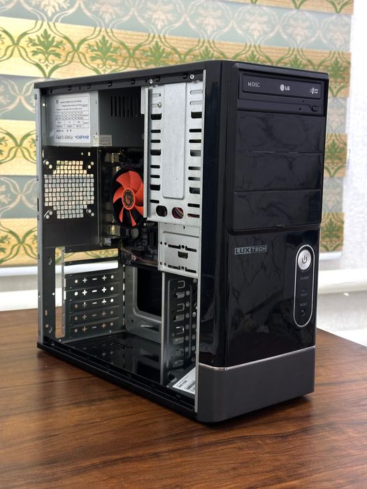 Компьютер: i3-2120, SSD 120GB, DDR3 4GB. Монитор Samsung 24