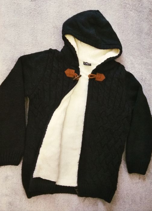 Продаю  качественную детскую зимнюю и осеннюю одежду