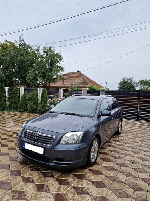 Vând Toyota avensis