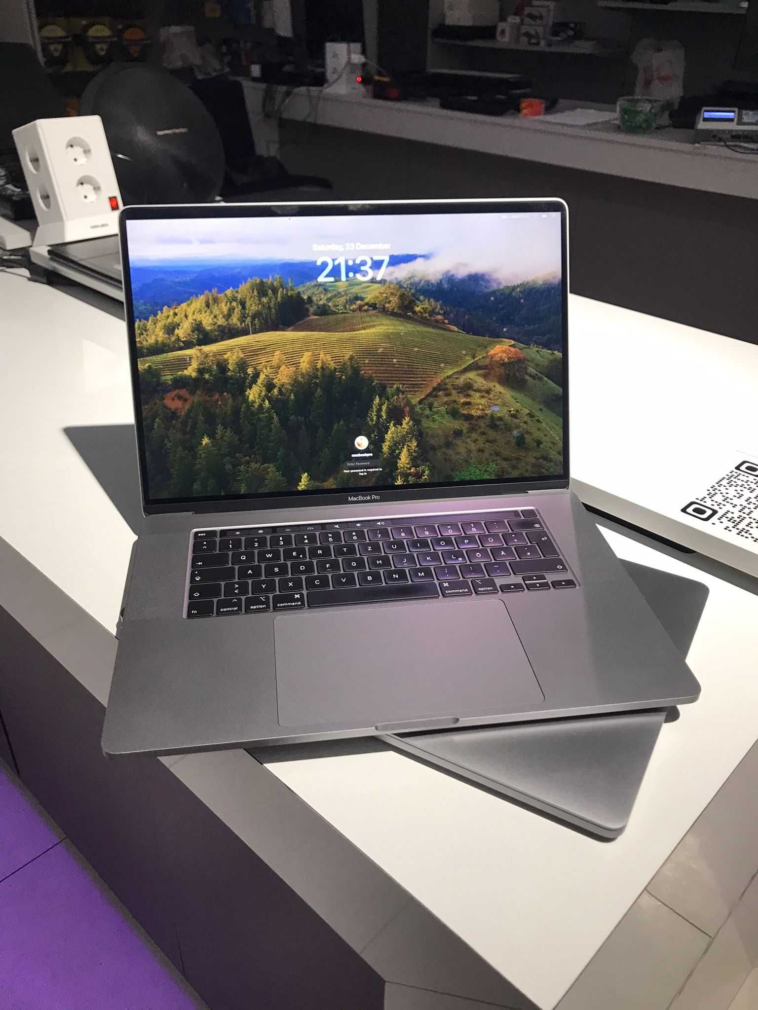 Apple MacBook ProRetina 16"-Touch Bar-A2141-2019 i7-9750-16gram-512ssd
